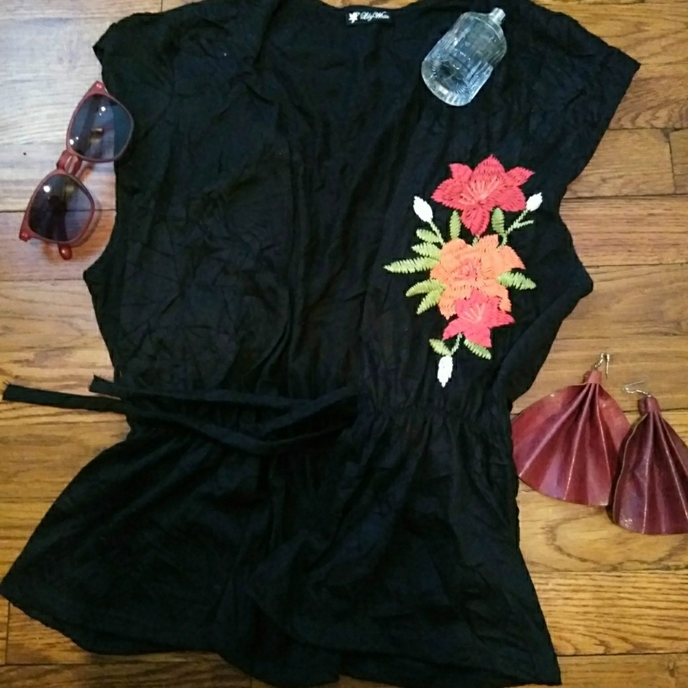 Nordstrom Rack embroidered floral front tie shirt